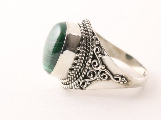 Bewerkte zilveren ring met malachiet afbeelding 2