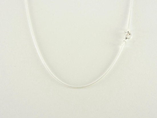 Fijne opengewerkte zilveren hanger met granaat aan ketting afbeelding 4