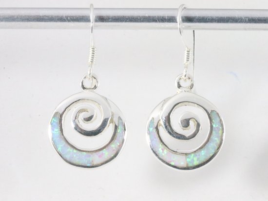 Hoogglans zilveren oorbellen met welo opaal afbeelding 4