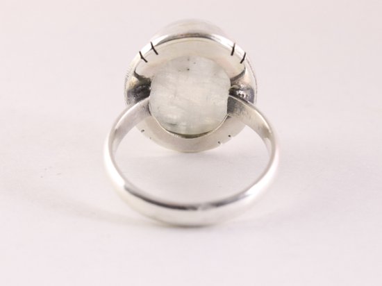 Ovale zilveren ring met regenboog maansteen afbeelding 3