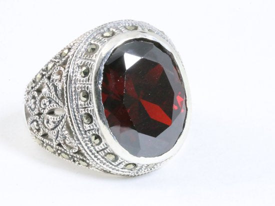 Zware zilveren ring met granaat en marcasiet afbeelding 1