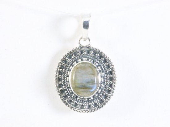 Bewerkte ovale zilveren hanger met labradoriet afbeelding 3