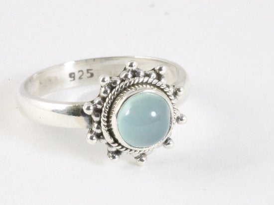 Fijne bewerkte zilveren ring met aqua chalcedoon afbeelding 1