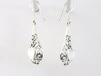 Opengewerkte zilveren oorbellen met parelmoer afbeelding 2