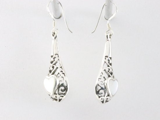 Opengewerkte zilveren oorbellen met parelmoer afbeelding 2