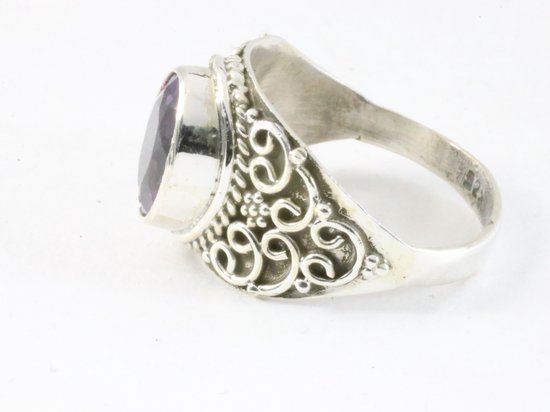 Bewerkte zilveren ring met amethist afbeelding 2