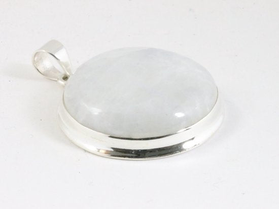 Ronde hoogglans zilveren hanger met regenboog maansteen aan ketting afbeelding 2