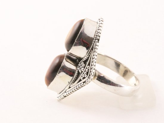 Zware bewerkte zilveren ring met tijgeroog afbeelding 2