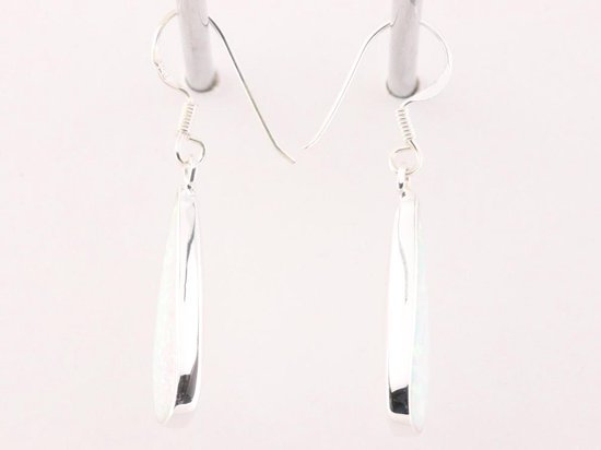 Druppelvormige zilveren oorbellen met welo opaal afbeelding 2