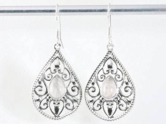 Opengewerkte zilveren oorbellen met rozenkwarts afbeelding 3