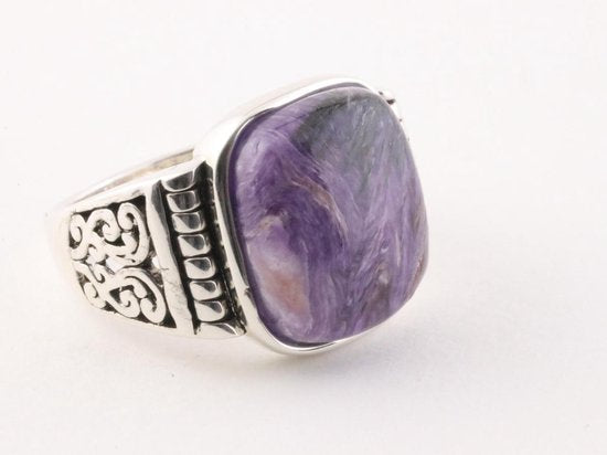 Zware bewerkte zilveren herenring met charoiet afbeelding 1