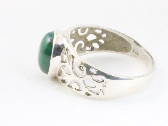 Opengewerkte zilveren ring met malachiet afbeelding 2