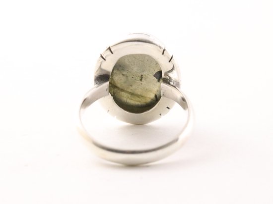 Ovale zilveren ring met labradoriet afbeelding 3