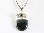 Bewerkte zilveren hanger met onyx aan vossenstaart ketting afbeelding 4
