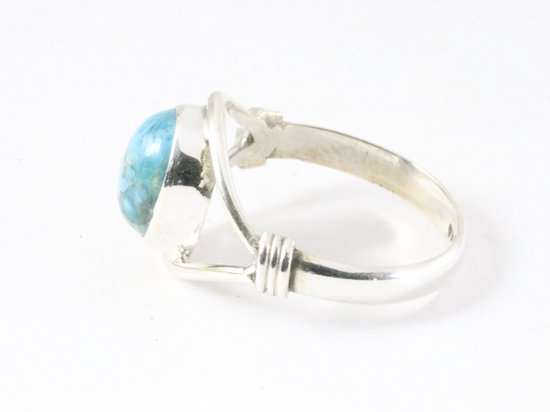 Opengewerkte zilveren ring met blauwe apatiet afbeelding 2