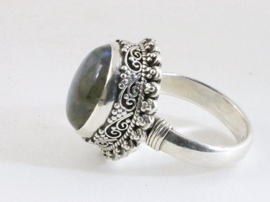 Traditionele zware bewerkte zilveren ring met labradoriet afbeelding 2