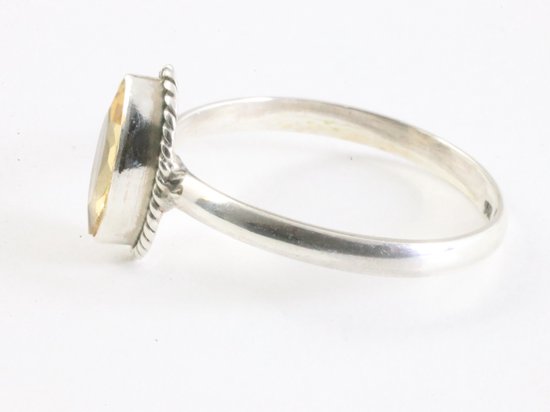 Fijne bewerkte zilveren ring met citrien afbeelding 2