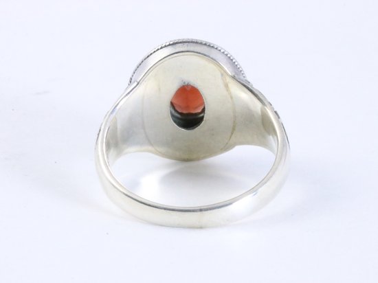 Traditionele bewerkte zilveren ring met granaat afbeelding 3
