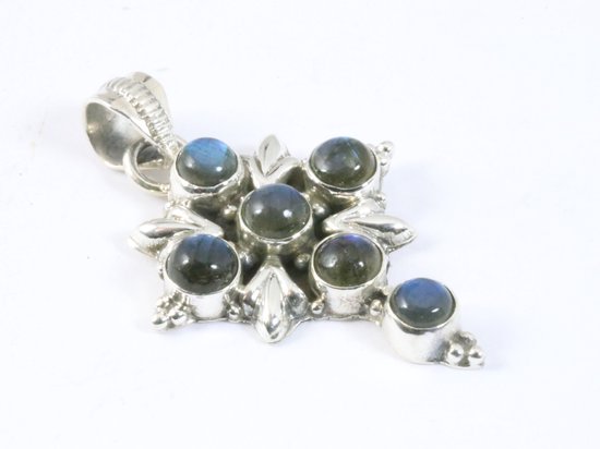 Bewerkte zilveren kruishanger met labradoriet afbeelding 2