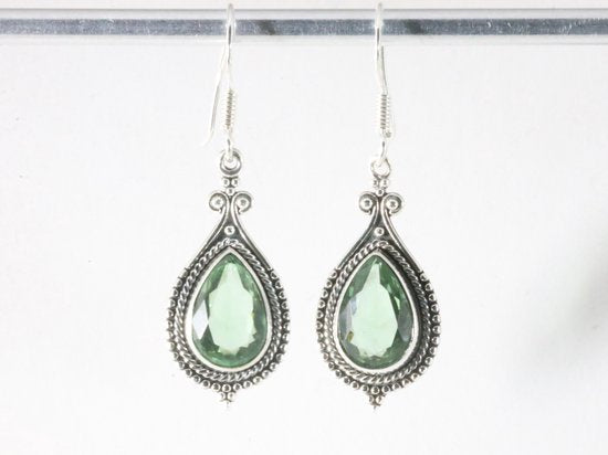 Bewerkte zilveren oorbellen met groene amethist afbeelding 4