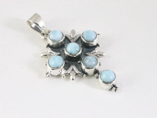 Bewerkte zilveren kruishanger met larimar afbeelding 2