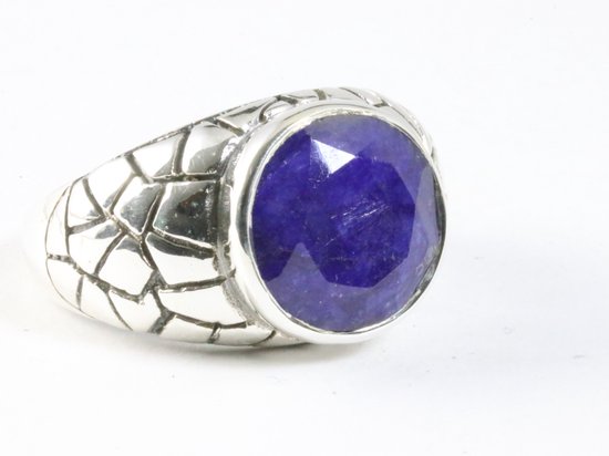 Zware bewerkte zilveren ring met blauwe saffier afbeelding 1