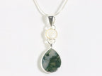 Zilveren hanger met mosagaat en parel aan ketting afbeelding 2