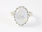 Bewerkte zilveren ring met regenboog maansteen afbeelding 4