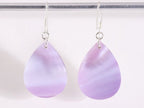Grote druppelvormige zilveren oorbellen met paarse parelmoer afbeelding 3