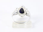 Opengewerkte zilveren lotus bloem ring met blauwe saffier afbeelding 3
