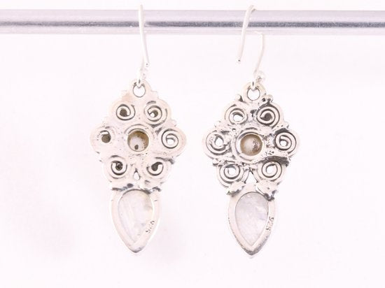 Bewerkte zilveren oorbellen met regenboog maansteen en parel afbeelding 3