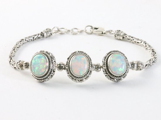 Traditionele bewerkte zilveren armband met welo opaal en koningsschakels afbeelding 1