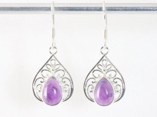 Opengewerkte zilveren oorbellen met amethist afbeelding 4