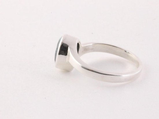 Zilveren ring met blauwe topaas afbeelding 3