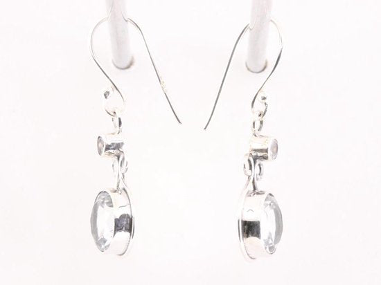 Opengewerkte zilveren oorbellen met bergkristal afbeelding 2