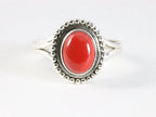 Bewerkte zilveren ring met rode koraal steen afbeelding 4