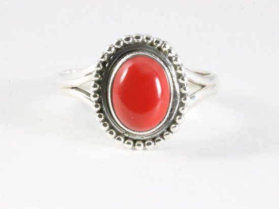 Bewerkte zilveren ring met rode koraal steen afbeelding 4