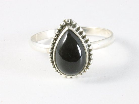 Bewerkte zilveren ring met onyx afbeelding 4