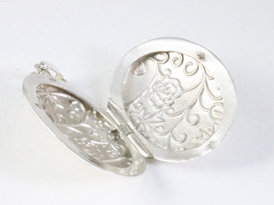 Groot bewerkt ovaal zilveren medaillon afbeelding 5