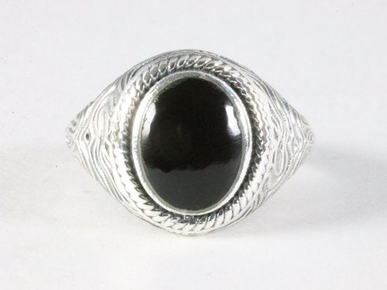 Bewerkte zilveren ring met onyx afbeelding 4
