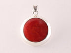 Ronde hoogglans zilveren hanger met rode koraal steen afbeelding 1