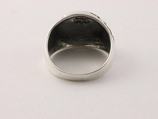 Bewerkte zilveren ring met ohm teken afbeelding 2