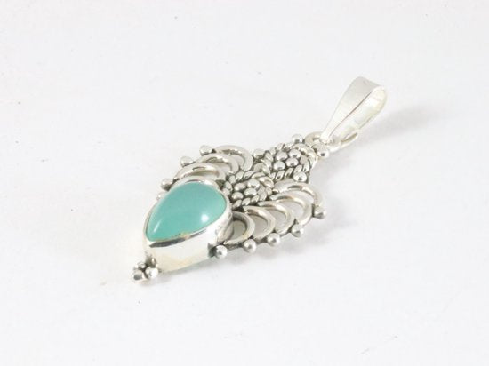 Fijne opengewerkte zilveren hanger met aqua chalcedoon aan ketting afbeelding 2