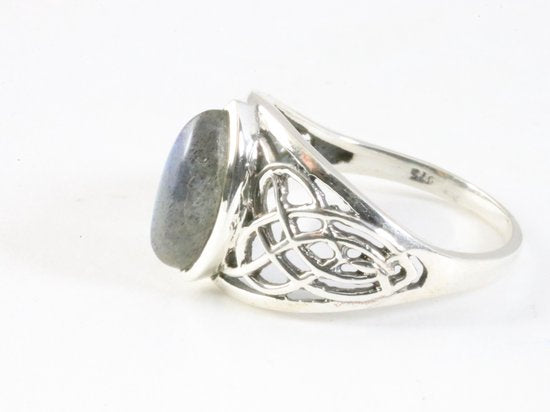 Opengewerkte zilveren ring met labradoriet afbeelding 2