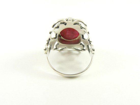 Opengewerkte zilveren ring met robijn afbeelding 3