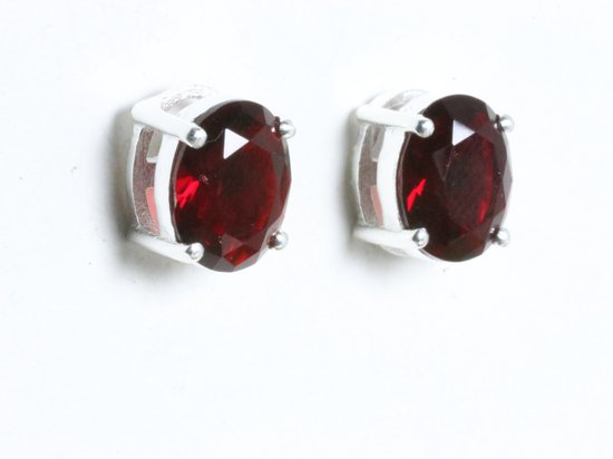 Zilveren oorstekers met granaat afbeelding 1