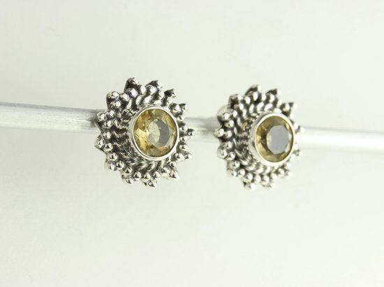 Bewerkte zilveren oorstekers met citrien afbeelding 2