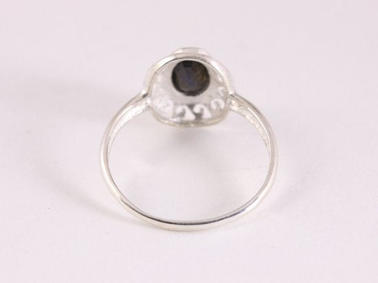 Fijne opengewerkte zilveren ring met blauwe saffier afbeelding 3