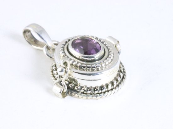 Traditioneel bewerkt zilveren medaillon met amethist afbeelding 2