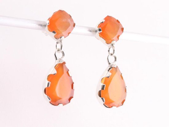 Bewerkte zilveren oorstekers met carneool afbeelding 2